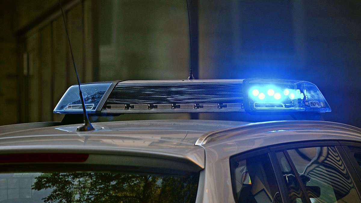 Polizeibericht aus Weissach: Beifahrertür-Scheibe  geht zu Bruch