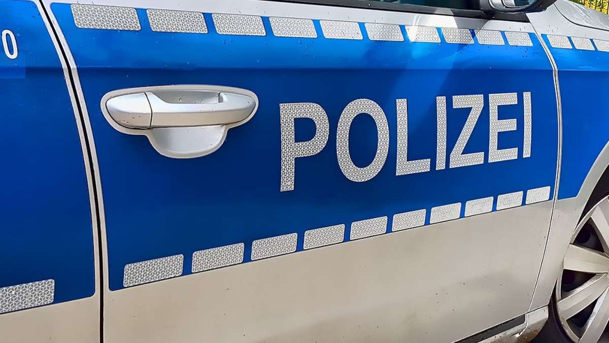 Polizeibericht aus Leonberg: Nissan beschädigt und abgehauen
