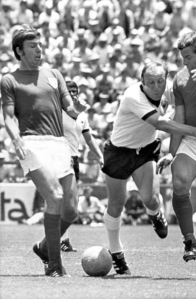 Die Rache für Wembley fordert die deutsche Mannschaft im Viertelfinale 1970 gegen England: Erst führen die „Three Lions“ 2:0, doch dann trifft erst Beckenbauer und dann „uns’ Uwe“ Seeler mit einem unglaublichen Treffer: Der kleine Hamburger köpft den Ball mit dem Hinterkopf ins Tor. In der Verlängerung macht Müller alles klar - Deutschlands Rache: 3:2.