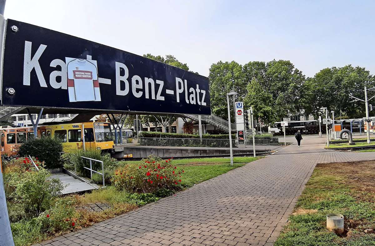 1992 wurde der Karl-Benz-Platz als autofreie Grün- und Fußgängeranlage mit Aufenthaltscharakter eingeweiht.