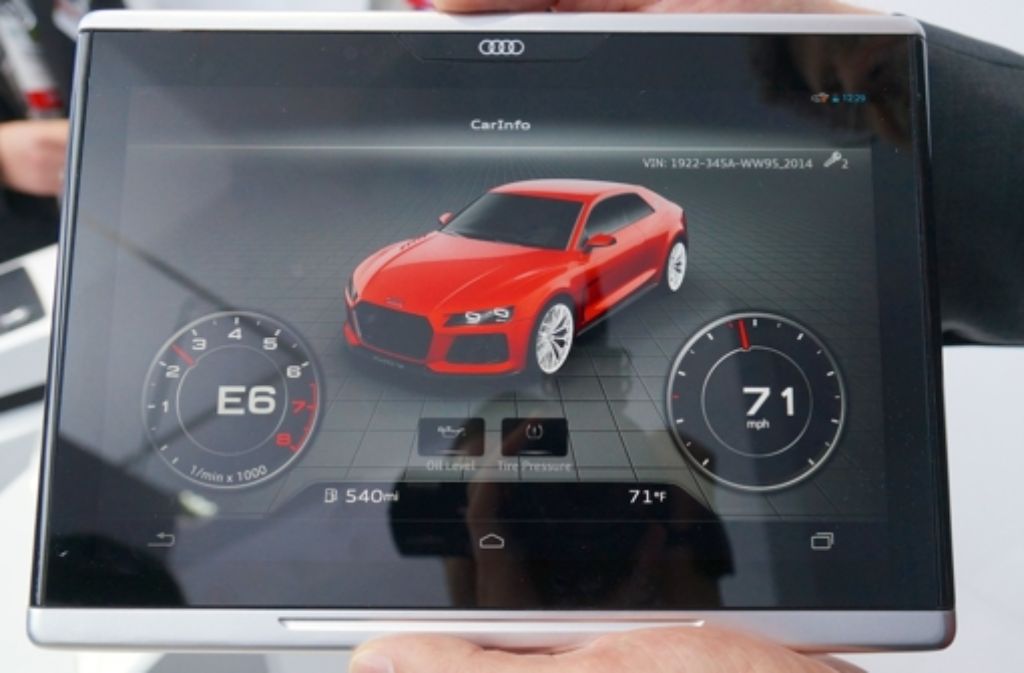 Auf der CES in Las Vegas stellten unter anderem die Autohersteller Audi, BMW und Mercedes ihre Konzepte zur Integration mobiler Geräte vor. Besonders beliebt: Smartwatches.