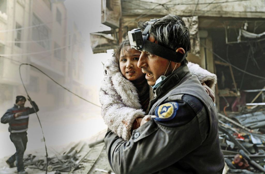 Sie helfen Verschütteten und dokumentieren  die Angriffe – syrische Weißhelme. Foto: AFP