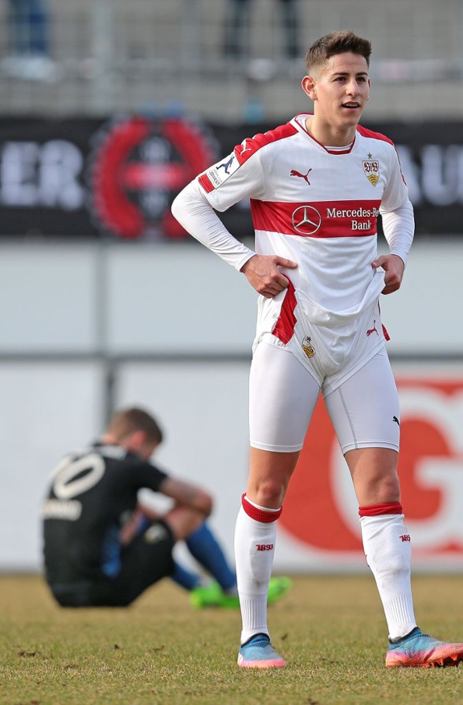Nicolas Sessa aus Fellbach trifft doppelt zum 3:2-Erfolg des VfB Stuttgart II gegen Eintracht Trier.