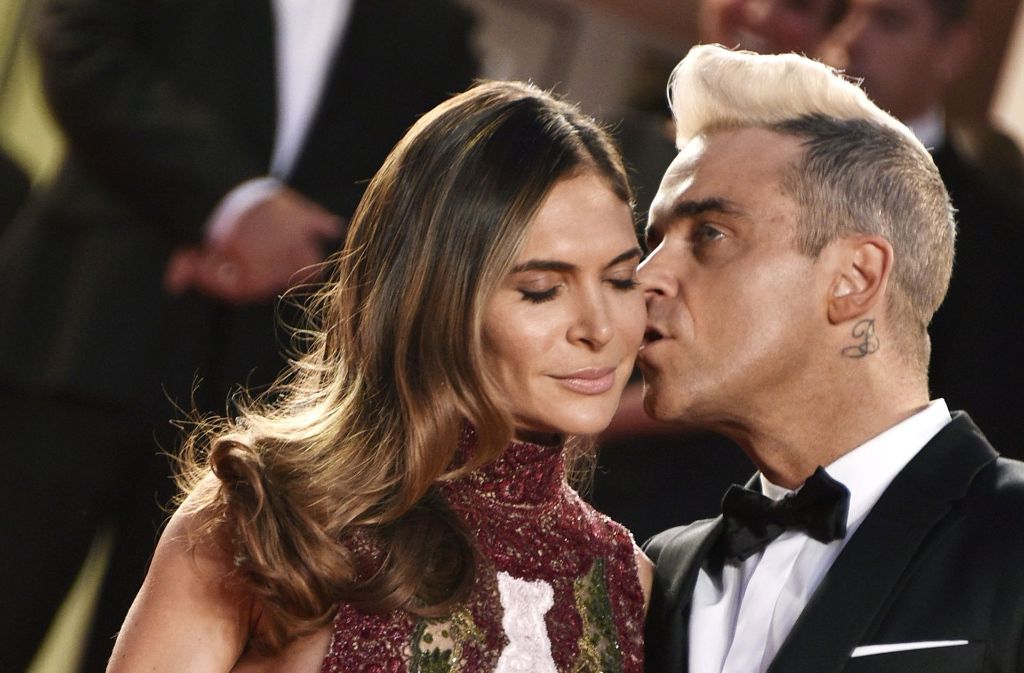 Robbie und seine Frau Ayda Field während der Filmfestspiele in Cannes 2015. Er habe einen Orden für seine Treue verdient, scherzte der Popstar nun in einem Interview. Williams galt vor seiner Hochzeit als Frauenheld.