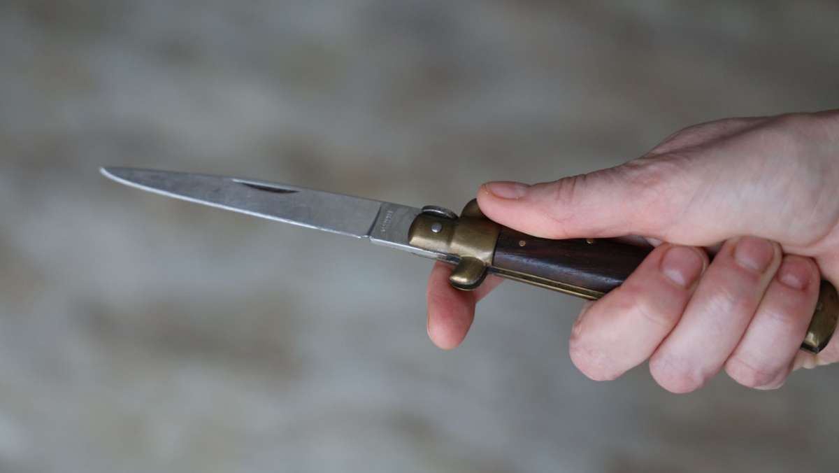 Raub in Stuttgart-Mitte: 29-Jährige mit Messer bedroht und ausgeraubt
