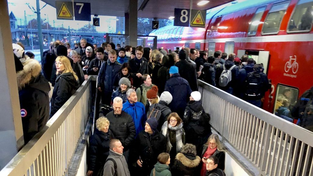  Die massiven Warnstreiks zeigen es: An keiner Tariffront ist die Gefechtslage komplizierter als bei der Deutschen Bahn. 