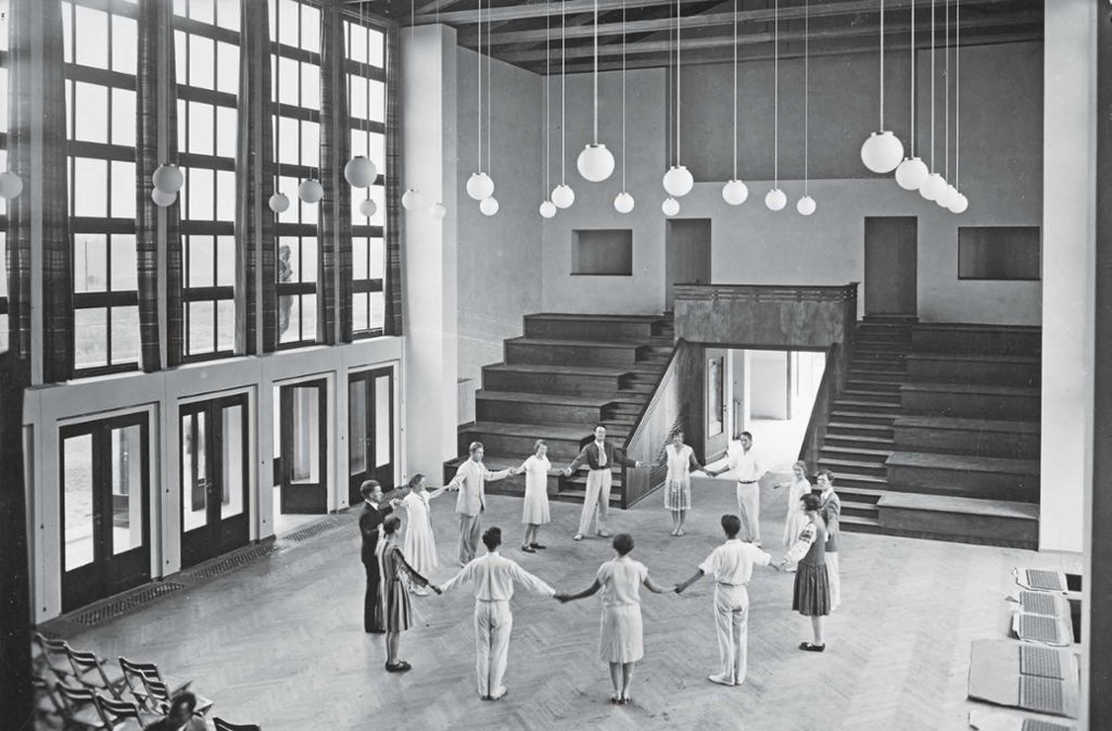 Licht und hell und dem Bauhausgedanken verpflichtet: Musikheim in Frankfurt an der Oder, Haupthalle, von Architekt Otto Bartning entworfen, im Jahr 1929.