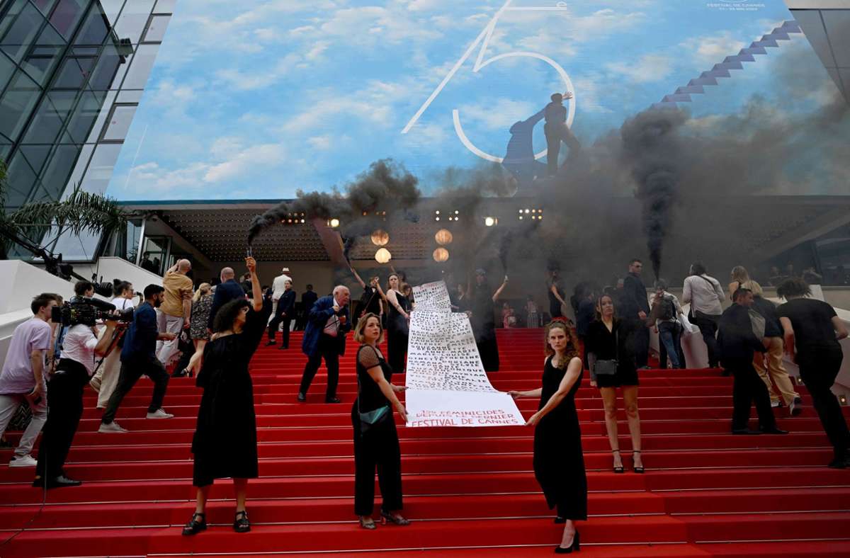 ... stand: „129 Femizide seit dem letzten Festival in Cannes.“