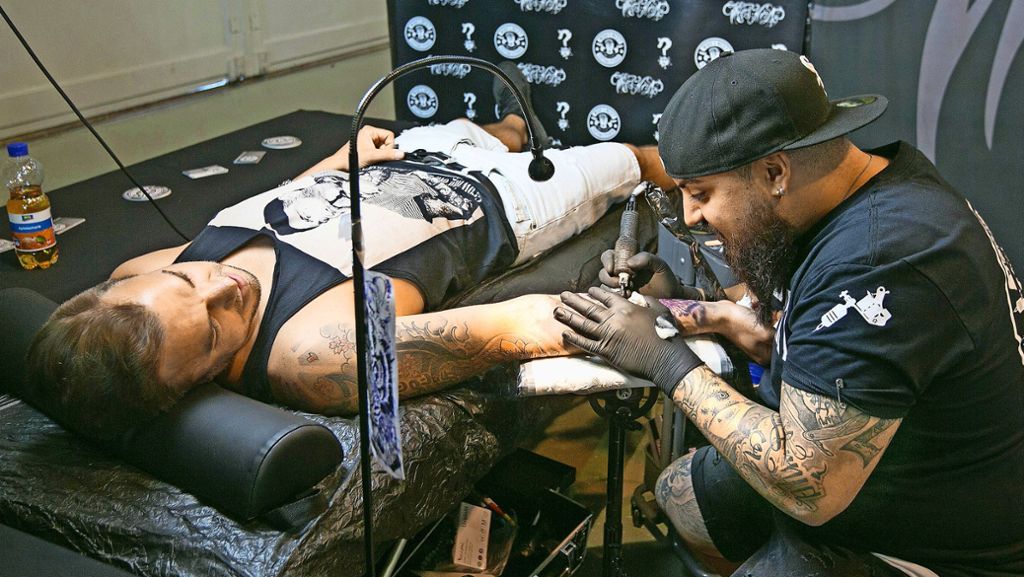 Tattoo-Messe in Göppingen: Und wieder ein Kunstwerk mehr auf der Haut
