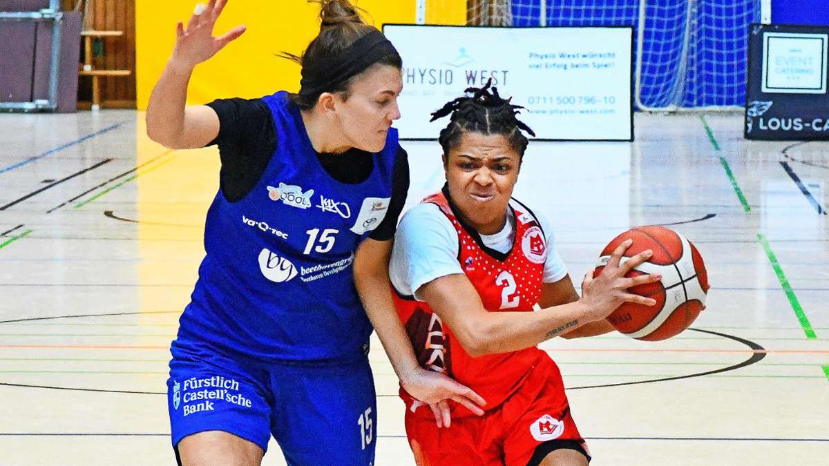 Basketball-Frauen des MTV Stuttgart: Zwei Spielerinnen in großer Trefferlaune