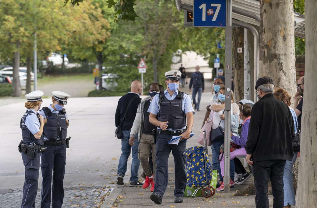 Die Polizei kontrolliert in S-Bahnen, Bussen und an Bahnhöfen (im Foto: der Busbahnhof in Ludwigsburg)
