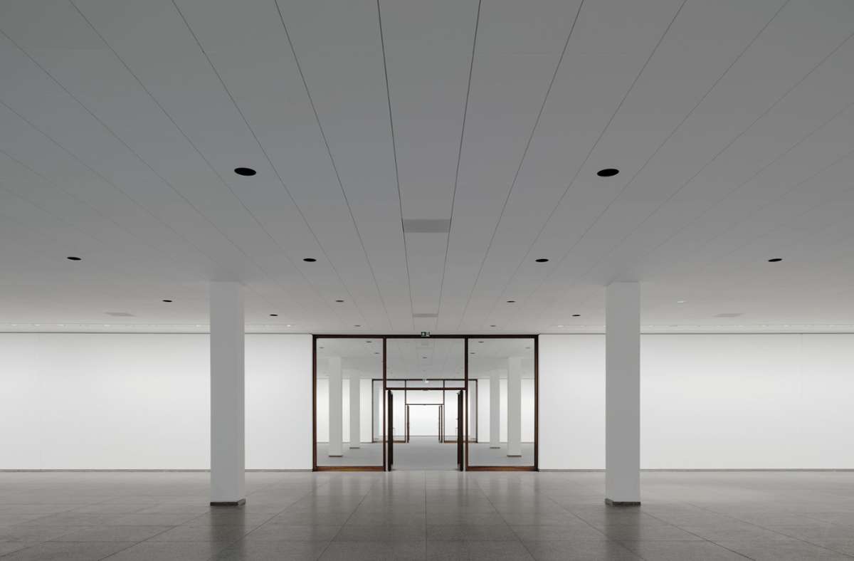 Der Eingang zum Ausstellungsrundgang im Untergeschoss, dessen lichte und doch introvertierte Aura fasziniert.