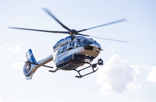 Die Polizei setzte zur Suche auch einen Hubschrauber ein. (Symbolfoto) Foto: IMAGO/Karsten Schmalz
