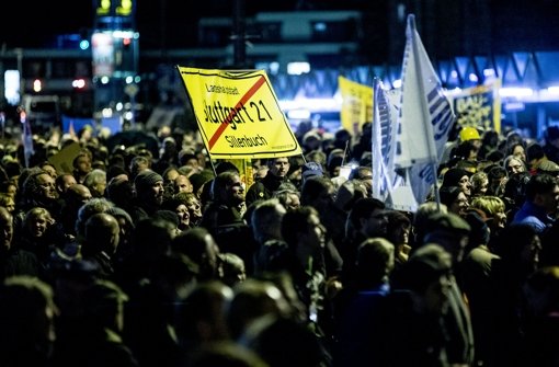 Stuttgart-21-Gegner fordern, die Diskussion über die Pläne für den Abschnitt am Flughafen öffentlich fortzusetzen. Foto: Achim Zweygarth