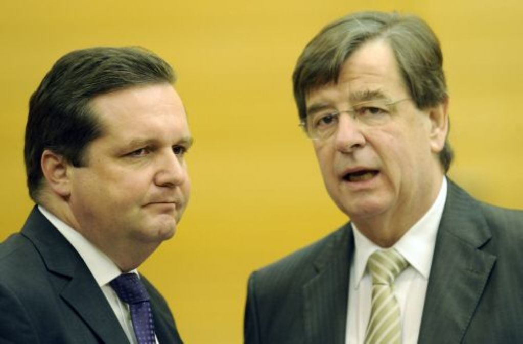 Bereits vor der Landtagswahl wurde gegen Stefan Mappus (li.) und Willi Stächele Anzeige erstattet.