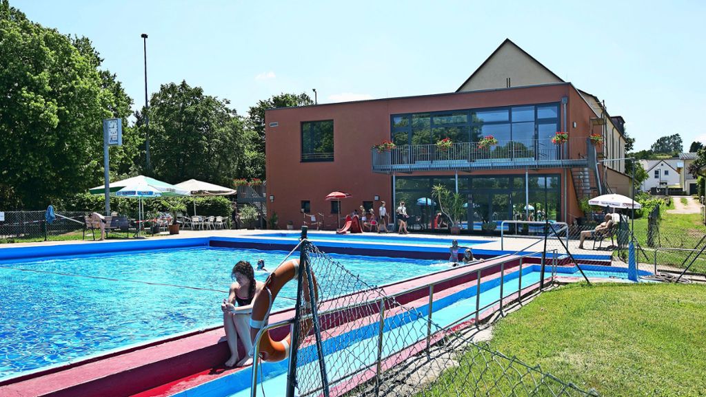  Nach einem kapitalen Wasserschaden ist die Freibadsaison in Göppingen-Holzheim ausgefallen. Für die Zukunft wollen die Mitglieder des örtlichen Turnvereins ihr Markenzeichen aber erhalten. 