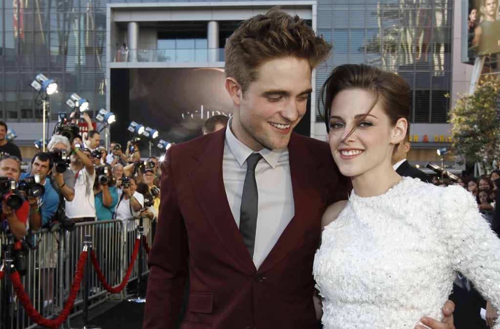 Mit ihrem Filmpartner Robert Pattinson, der den Vampir Edward Cullen verkörperte, war Stewart auch im realen Leben ein Paar. Die beiden waren bis 2013 liiert.