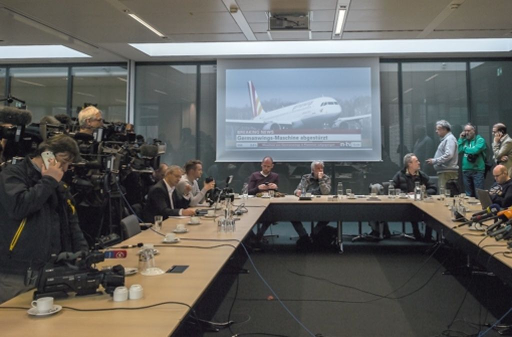 Auf Twitter schreibt Germanwings am Absturztag: “Wir müssen leider bestätigen, dass Flug 4U9525 auf dem Flug von BCN nach DUS über den französischen Alpen verunglückt ist ...“