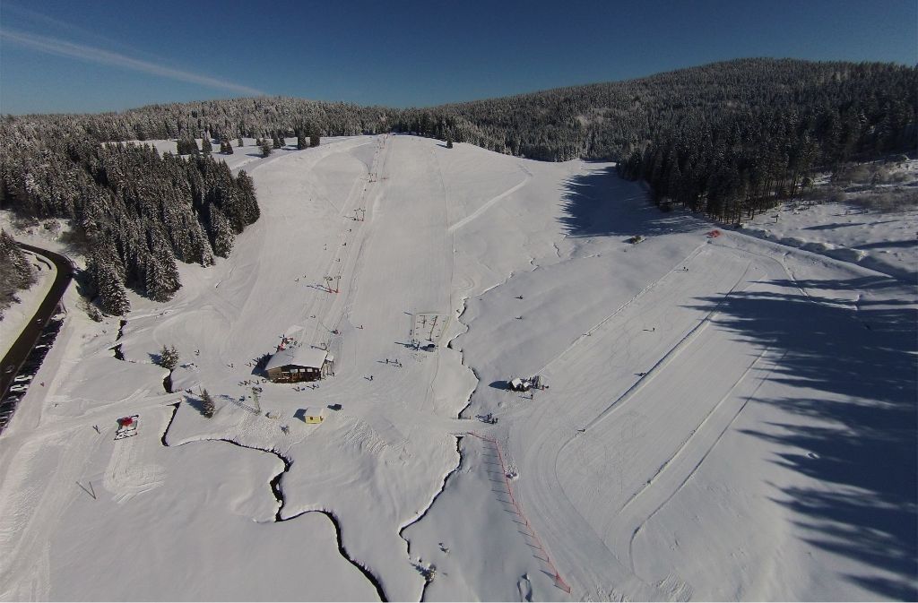 Das Skizentrum Muggenbrunn an der Westseite des Feldbergs bietet sechs Skilifte und zehn teilweise ineinander laufende Pisten.