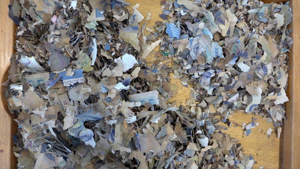 Alte Währung: 50.000 Mark auf Dachboden gefunden – Mäuse zerfressen Vermögen