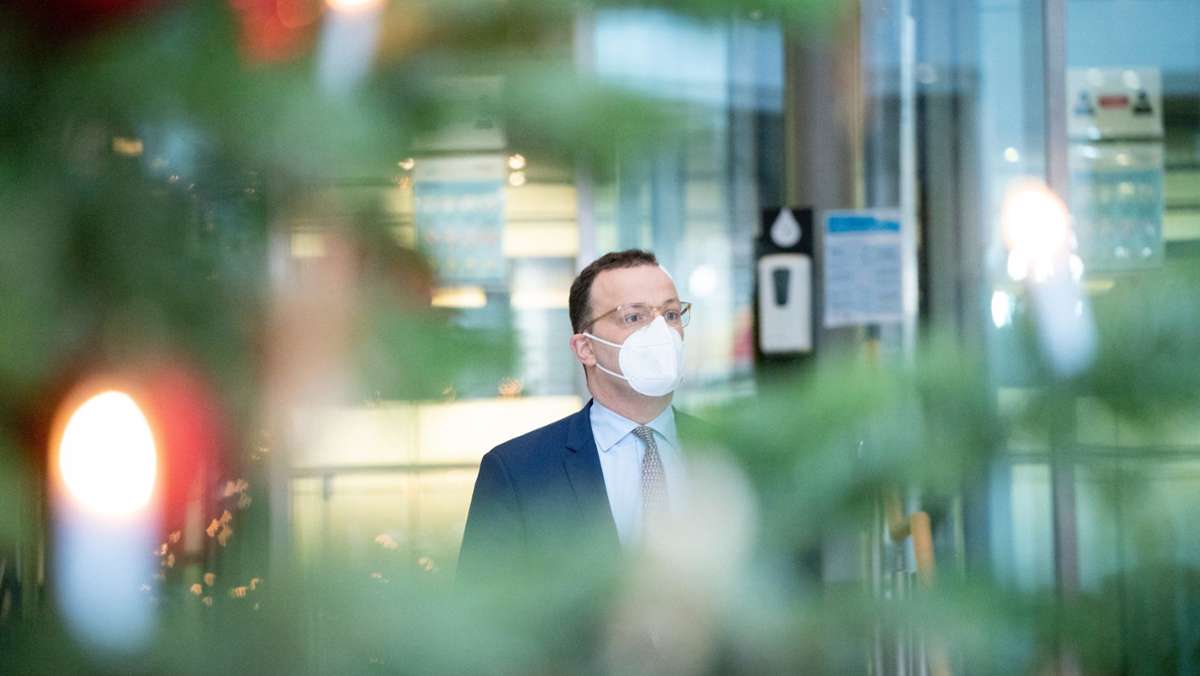  Der Gesundheitsminister musste viel Kritik dafür einstecken, dass nur etwa 20 Prozent der deutschen Krankenhäuser von dem Corona-Bonus profitieren sollen. Jetzt will Jens Spahn (CDU) nachbessern. 