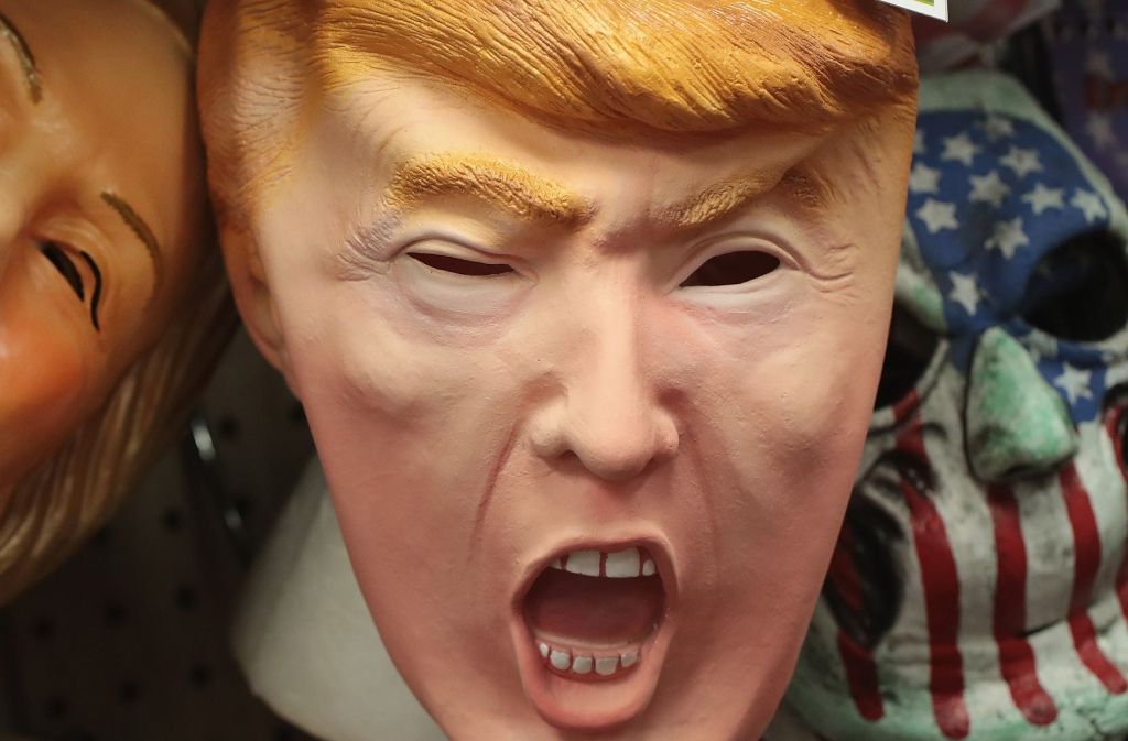 An Kostümen mit Donald-Trump-Optik führt in diesem Fasching kein Weg vorbei. Die Masken sind jedoch schon ausverkauft.