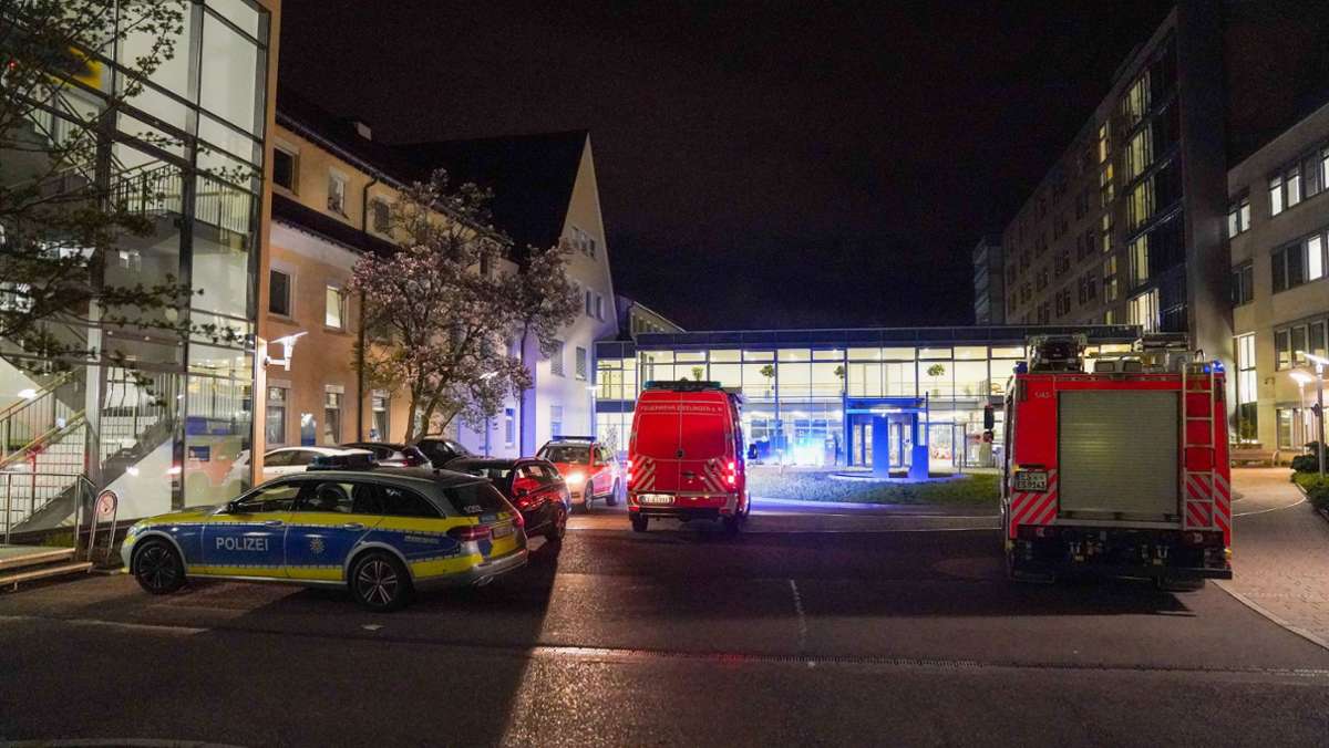 Einsatz am Ostermontag: Alarm am Klinikum Esslingen  – Feuerwehr pumpt Kühlflüssigkeit ab