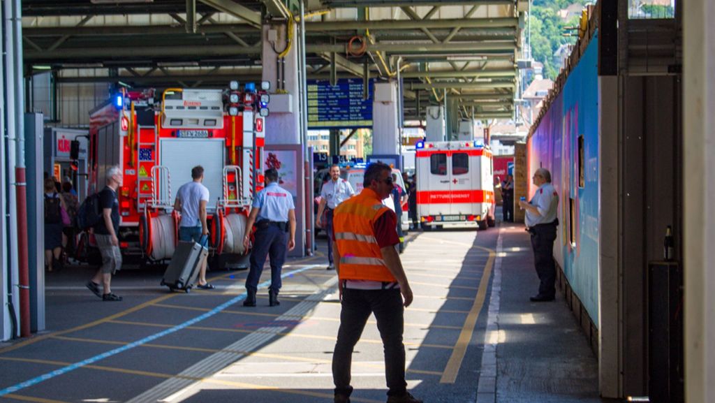 Unfall am Hauptbahnhof Stuttgart: Frau wird zwischen Bahnsteig und Zug eingeklemmt