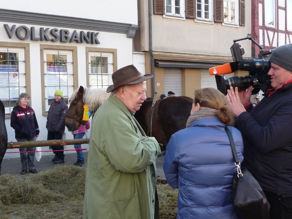 Reporterteams von ARD und ZDF berichten heute auch vom Traditionsfest.