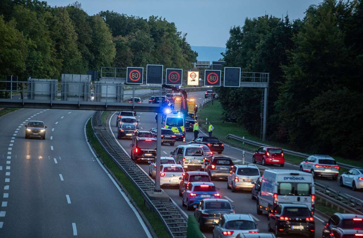 Ein Unfall im Feierabendverkehr stellt die Geduld von Stuttgarts Autofahrern auf die Probe. Foto: 7aktuell.de/Simon Adomat/7aktuell.de | Simon Adomat