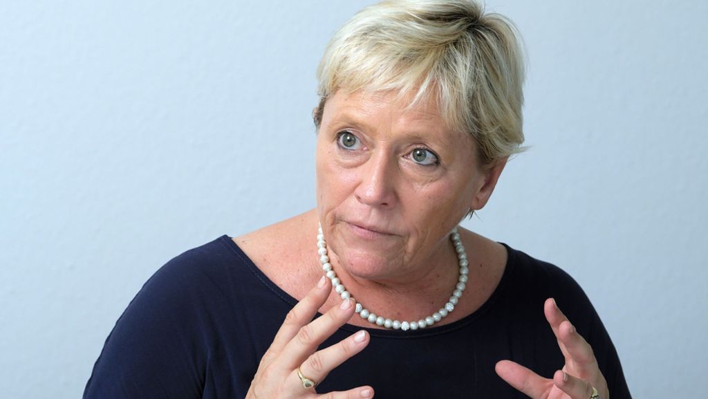 Baden-Württembergs Kultusministerin: Susanne Eisenmann wirbt mit Postkarten um Grundschullehrer