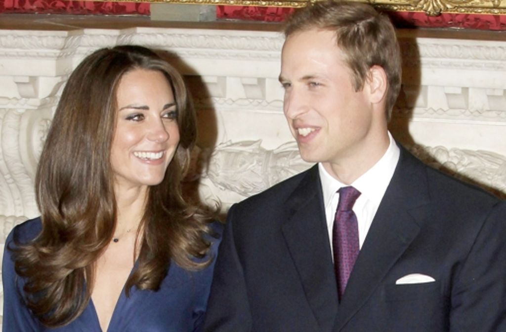 November 2010: Darauf hat die Welt lange gewartet: William und Kate geben ihre Verlobung und die für 2011 geplante Hochzeit bekannt. Eine Woche danach stehen Termin (29. April) und Trauungskirche (Westminster Abbey) fest.