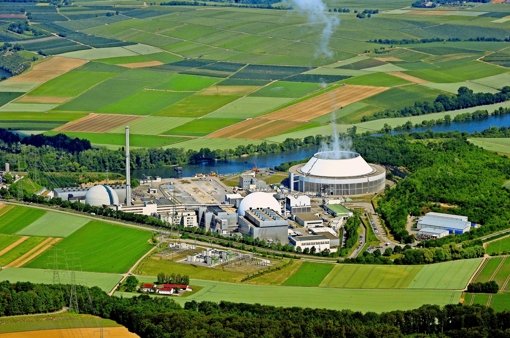 Der Landkreis muss den Teil des Atomkraftwerks Neckarwestheim, der auf seiner Gemarkung steht, selbst  entsorgen. Foto: Werner Kuhnle