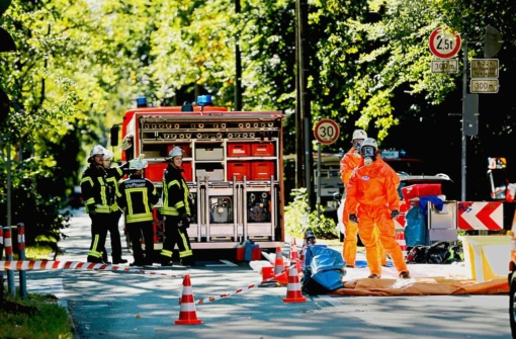 Die Stuttgarter Feuerwehr wird zu einem Ammoniakunfall gerufen.