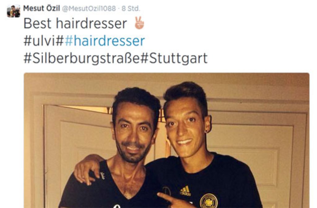 16. Juli: Sie sind Weltmeister und legen Wert auf ihr Äußeres. Vor allem aber lassen sich Mesut Özil, Sami Khedira und Lukas Podolski von einem Mann die Haare schneiden, der in Stuttgart beheimatet ist. Hier geht es zum Artikel von damals