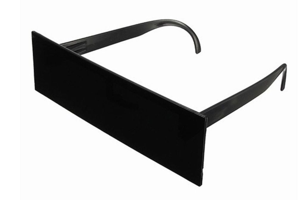 Bei Amazon und Co. werden viele verrückte Produkte angeboten, unter anderem auch diese Zensurbalken-Brille.