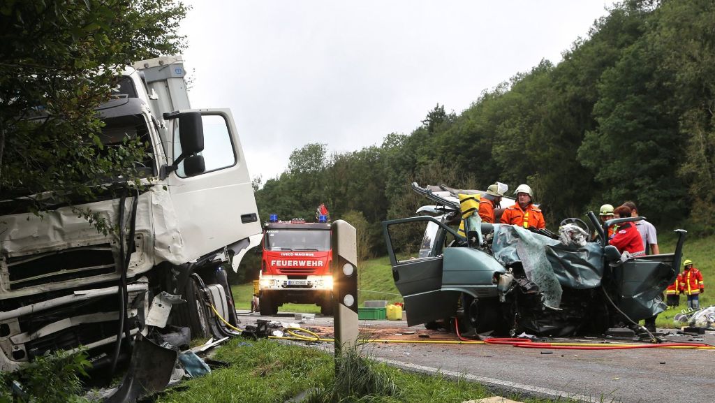 Kreis Ravensburg: 39-Jährige bei Crash mit Sattelzug getötet