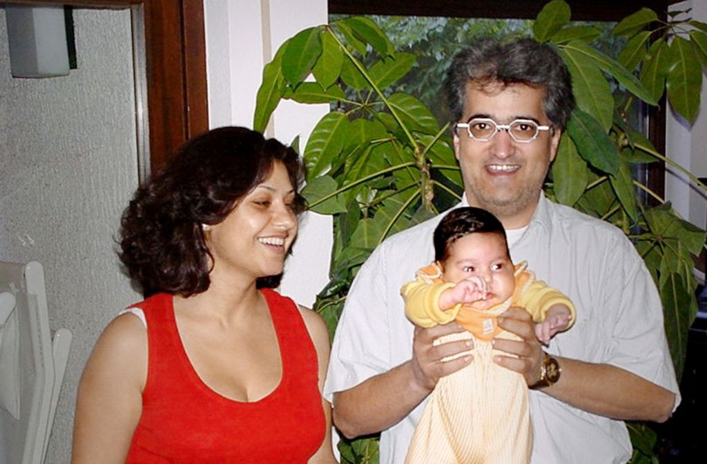 Anahita als Baby mit ihren Eltern – das war vor etwa 14 Jahren in Stuttgart.