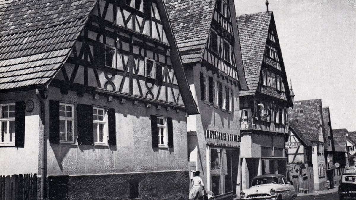  Die Fellbacher Hobbyhistoriker Siegfried Bihler und Theo Lorenz haben ein mit vielen historischen Fotos versehenes Heft erstellt, das eine schöne Grundlage für eine so vergnügliche wie überraschende Tour durch das Oberdorf bietet. 