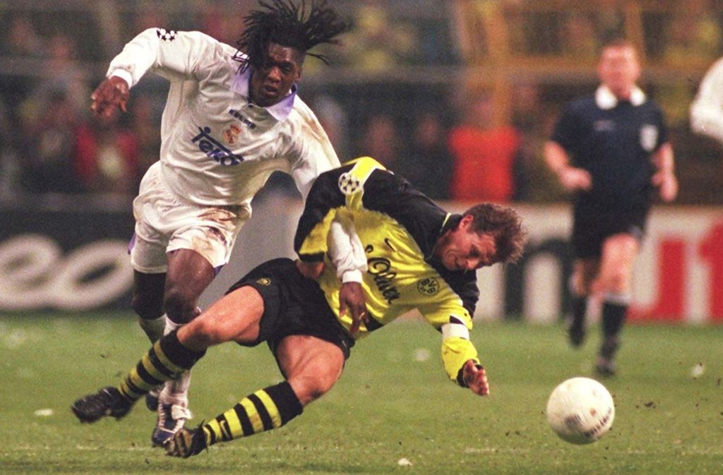 Borussia Dortmund unterlag Real Madrid an diesem 1. April 1998 mit 0:2, Clarence Seedorf und Stefan Reuter (re.) beharkten sich. Das Rückspiel in Dortmund endete torlos. Real gewann anschließend das Finale mit 1:0 gegen Juventus Turin.