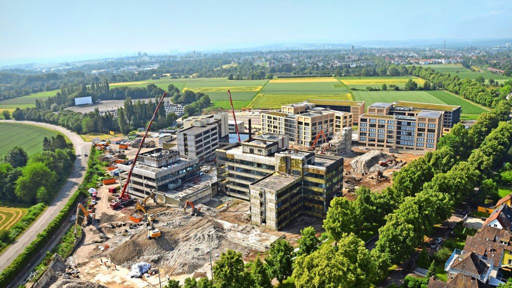  Bis 2023 sollen 2000 Stuttgarter Mitarbeiter von Wüstenrot auf den neuen Campus in Kornwestheim ziehen. Die neue Arbeitswelt nimmt Gestalt an. Der Besuch auf der halb fertigen Baustelle ist erstaunlich. 
