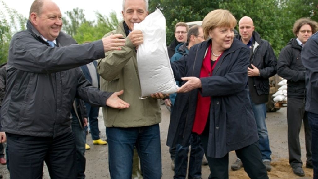 Angela Merkel besucht die Hochwasserregion: Wanderschuhe statt Gummistiefeln