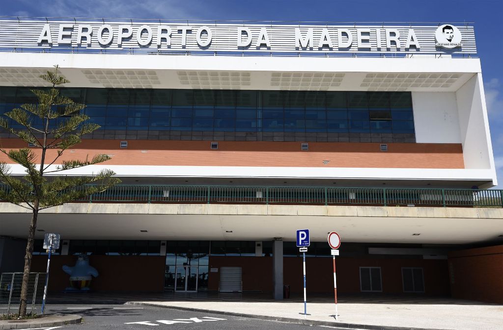 Die Büste wurde zur Einweihung des Flughafens auf der portugiesischen Insel Madeira aufgestellt.