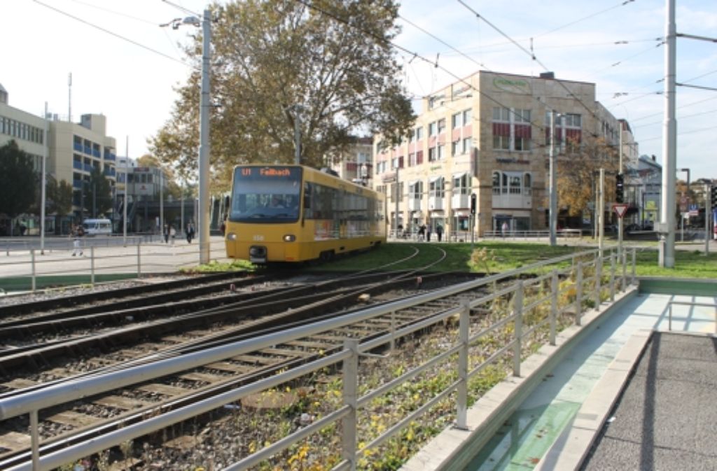 Der Wilhelmsplatz: Drei Stadtbahnlinien und viele Autos lassen stadtplanerisch nicht viel Spielraum.