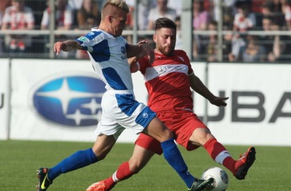 Mittelfeldspieler Tunay Torun (rechts) verlässt den VfB Stuttgart und kickt künftig in der Türkei für Kasimpasa.