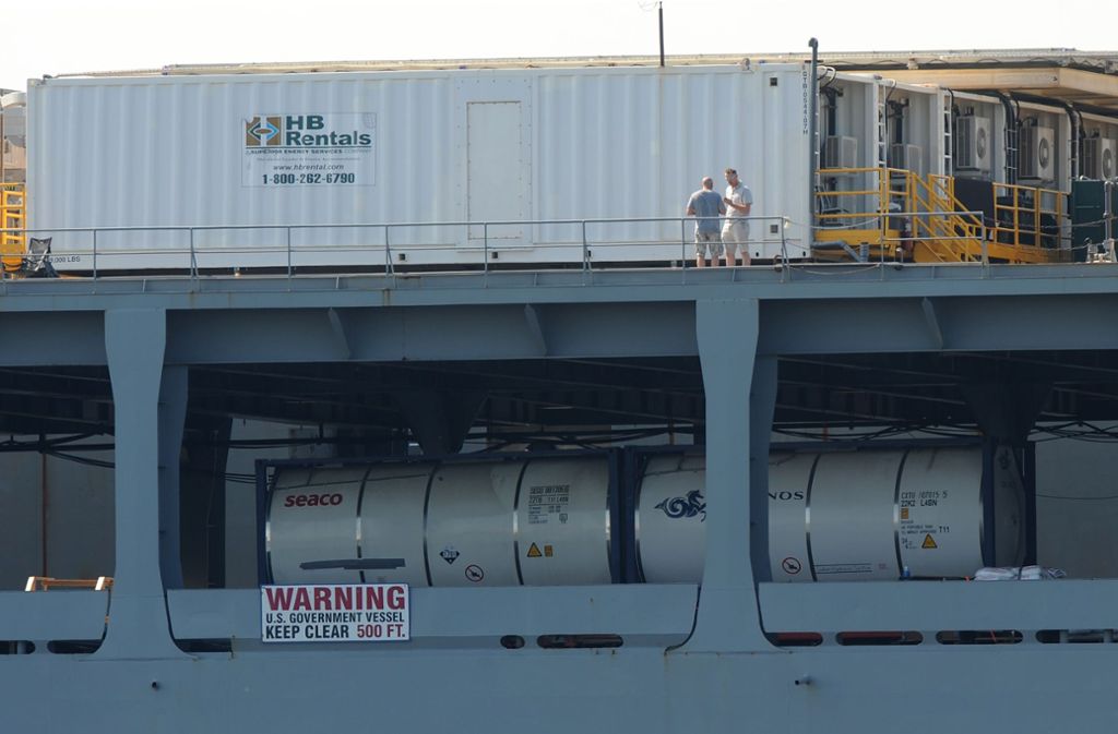 2014 bis 2015 – Mittelmeer: Das US-Schiff „Cape Ray“ vernichtet im Mittelmeer Chemiewaffen, die die syrische Armee im Bürgerkrieg eingesetzt hatte. Eine deutsche Fregatte beschützt das Spezialschiff der US-Amerikaner.