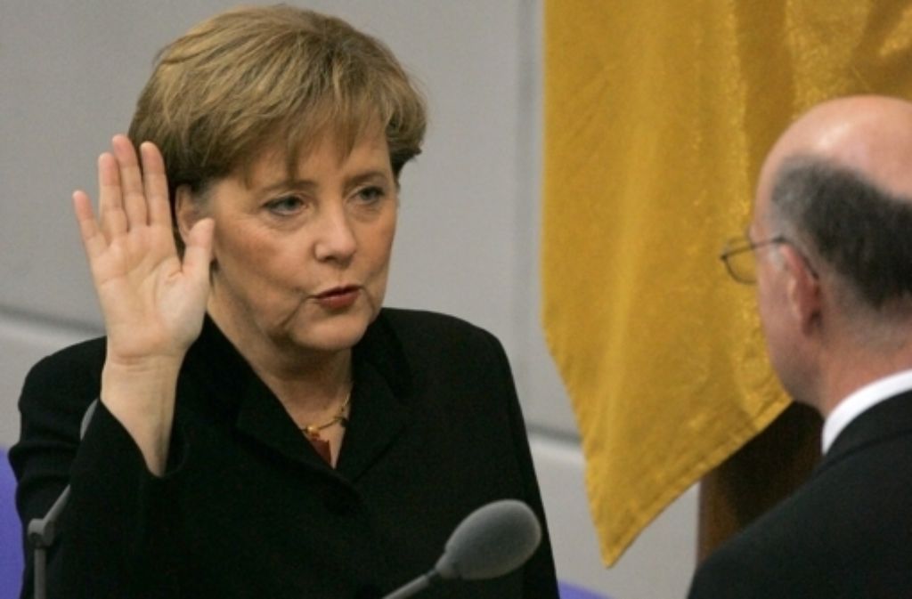 Vor zehn Jahren hat Angela Merkel zum ersten Mal den Eid für das Kanzleramt abgelegt.