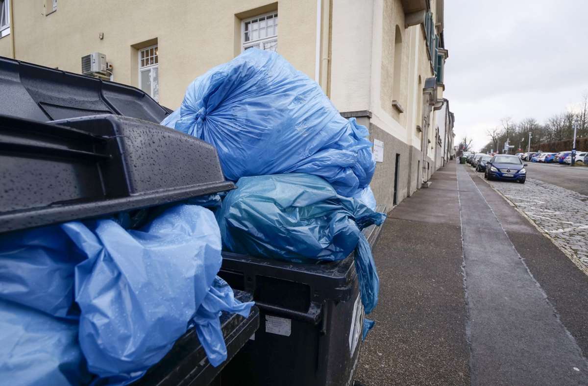 Beschwerden gehen bei der Abfallverwertungsgesellschaft des Landkreises ein, die sie an die Entsorger weitergibt.