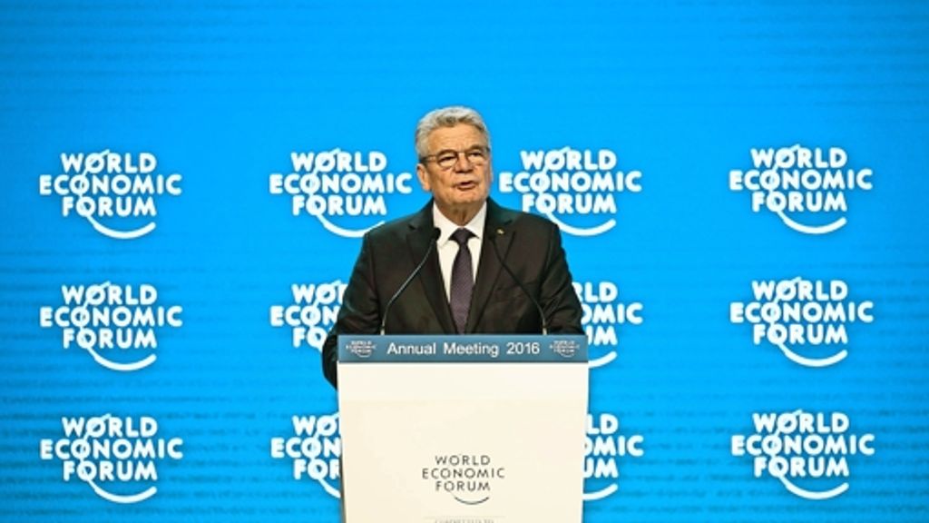  Eine Obergrenze für Flüchtlinge sei eine Voraussetzung, um die Aufnahmebereitschaft der Bevölkerung in Deutschland zu erhalten, sagte Bundespräsident Joachim Gauck beim Weltwirtschaftsforum in Davos. 