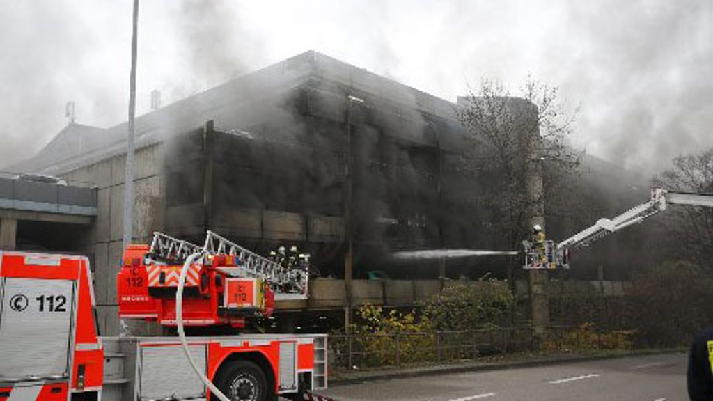 Stuttgart-Bad Cannstatt: 14 Autos stehen in Flammen
